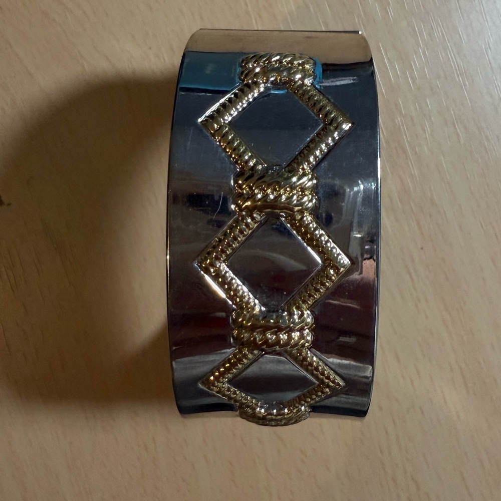 Peck & Peck Gold and Silver Women's Watch - Picture 4 of 4